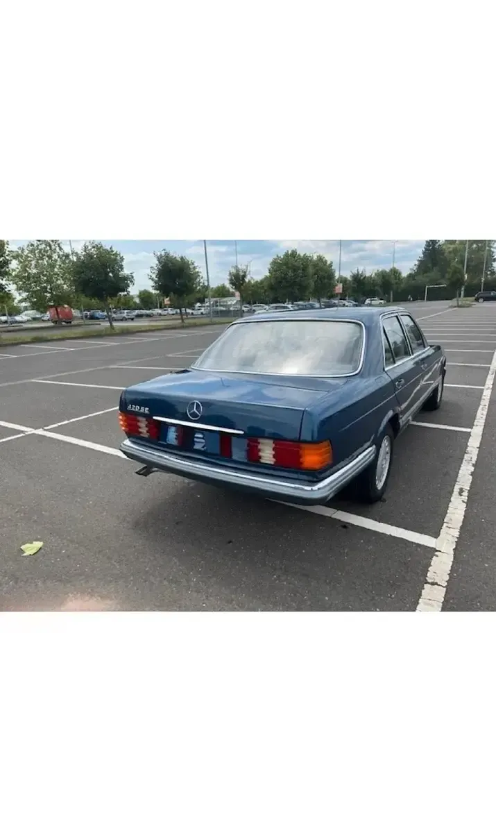Używany Mercedes E420 218 KM (160 kW) 1986 Niebieski Sedan/Limuzyna