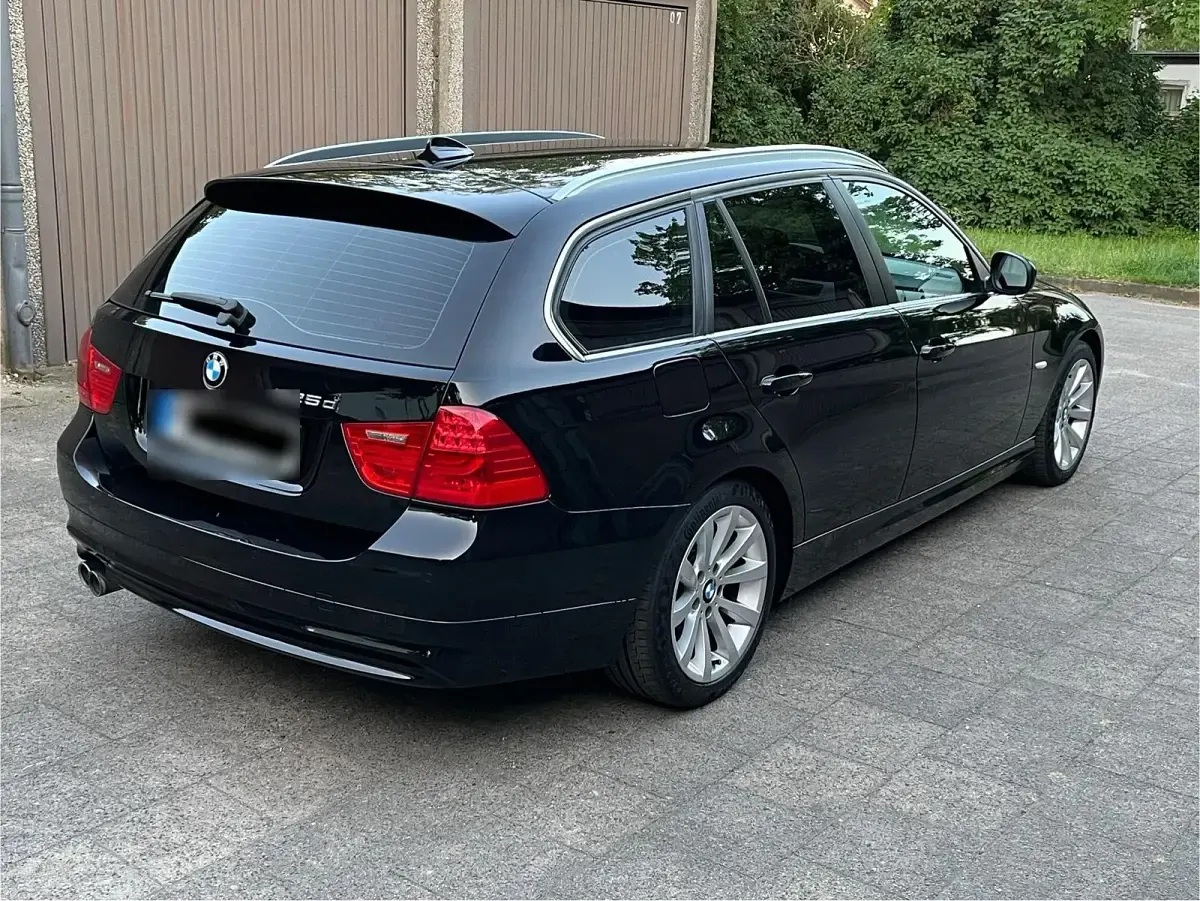 Używany BMW 325 204 KM (150 kW) 2011 Czarny Kombi