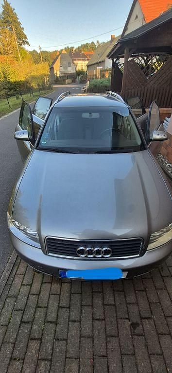 Grau Gebraucht 2004 Audi A4 Kombi | 3.500 € (Teuer) - Bild 1/4
