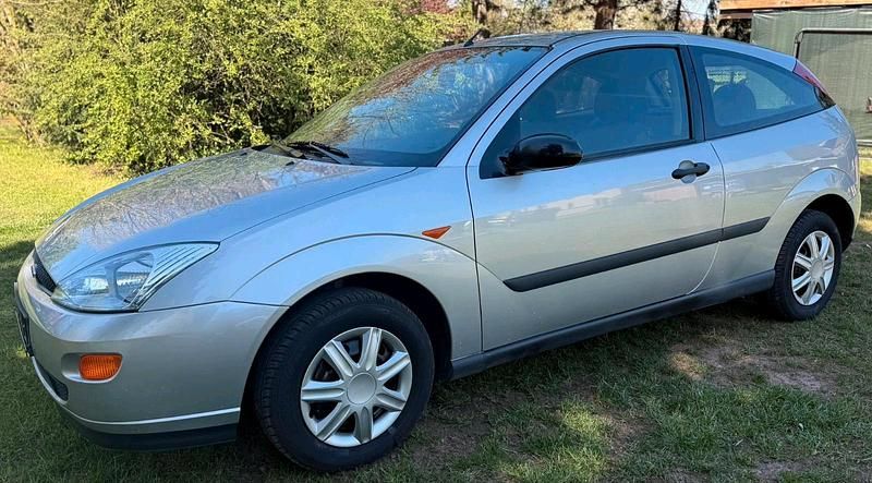 Brugt Ford Focus 75 HK (55 kW) 1999 Sølv Hatchback