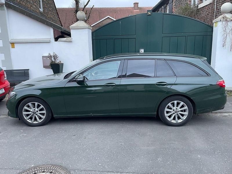 Gebraucht Mercedes E300 245 PS (180 kW) 2020 Grün Kombi