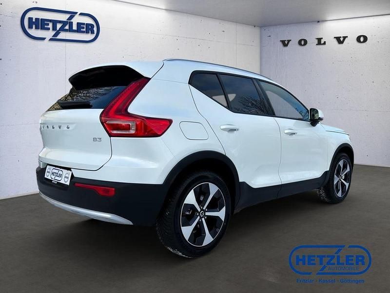 Neu Volvo XC40 Core 163 PS (119 kW) 2026 Crystal white / metallic SUV