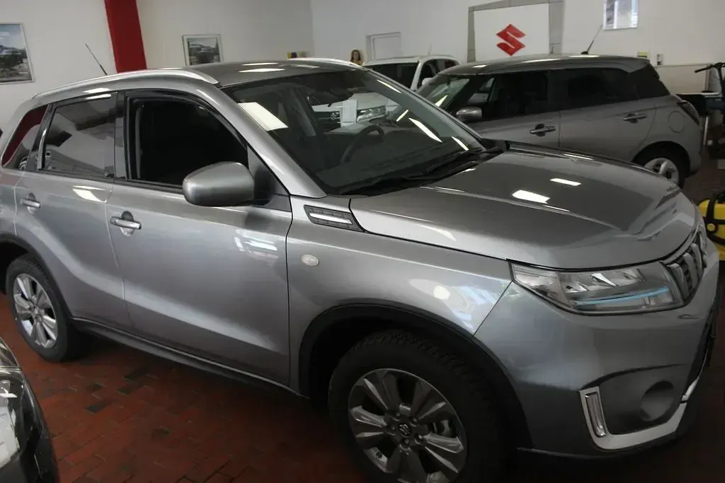 Gebraucht Suzuki Vitara Comfort 116 PS (85 kW) 2024 Grau SUV