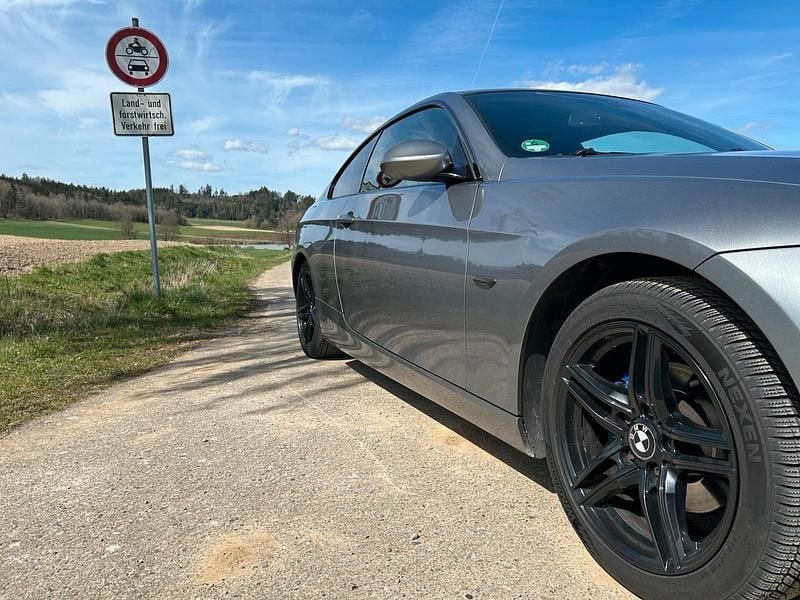 Gebraucht BMW 320 170 PS (125 kW) 2009 Grau Coupé