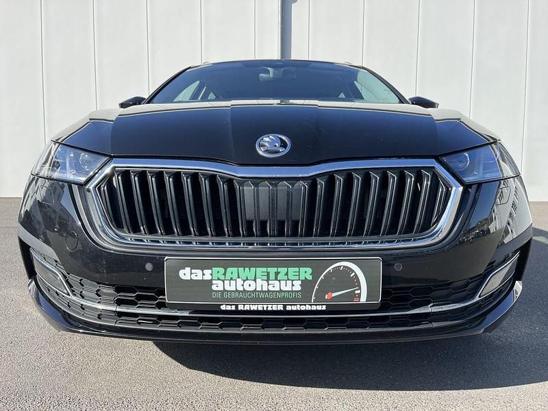 Second-hand Skoda Octavia Style 204 CP (150 kW) 2022 Negru Break