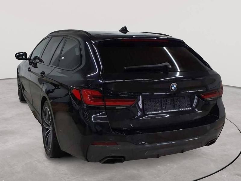 Gebraucht BMW 520 M Sport 190 PS (139 kW) 2022 Saphirschwarz metallic Kombi
