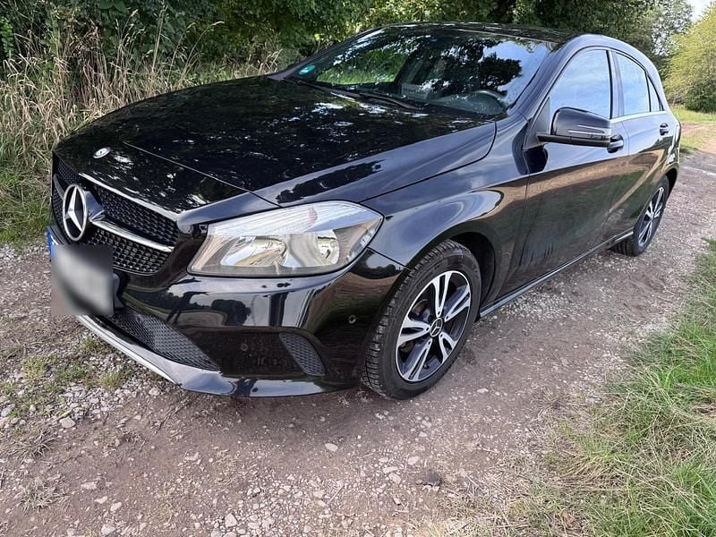 Gebraucht Mercedes A180 108 PS (79 kW) 2016 Schwarz Limousine