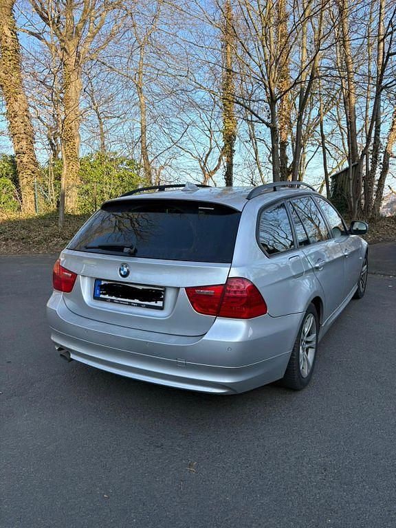 Second-hand BMW 318 143 CP (105 kW) 2009 Argintiu Break