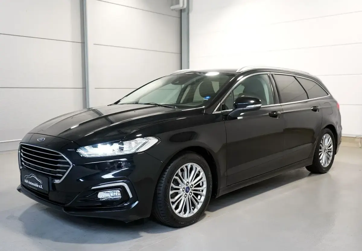 Gebraucht Ford Mondeo Titanium 150 PS (110 kW) 2021 Schwarz Kombi