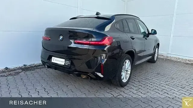 Gebraucht BMW X4 Efficient Dynamics 245 PS (180 kW) 2024 Saphirschwarz metallic SUV