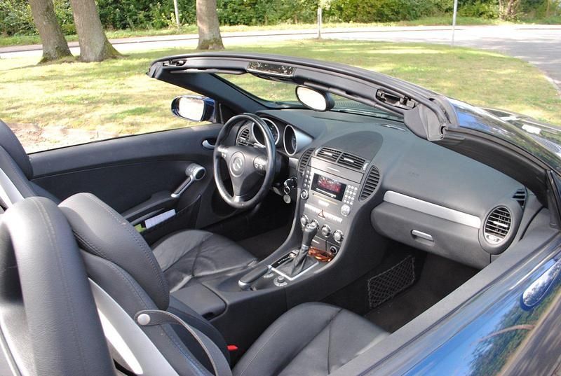 Second-hand Mercedes SLK200 163 CP (119 kW) 2006 Albastru Cabrio