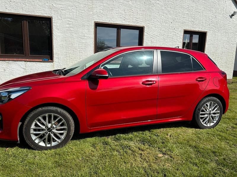 Usata Kia Rio 101 CV (74 kW) 2019 Rosso Utilitaria