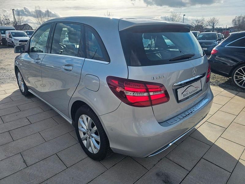 Gebraucht Mercedes B180 122 PS (89 kW) 2014 Silber Van / Kleinbus