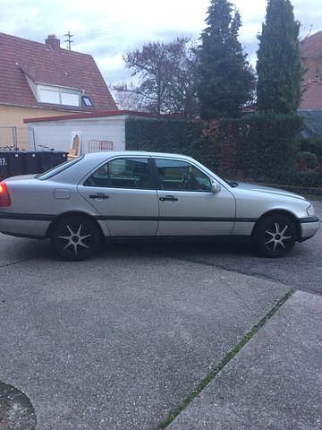 Second-hand Mercedes 280 262 CP (192 kW) 1996 Argintiu Berlinǎ
