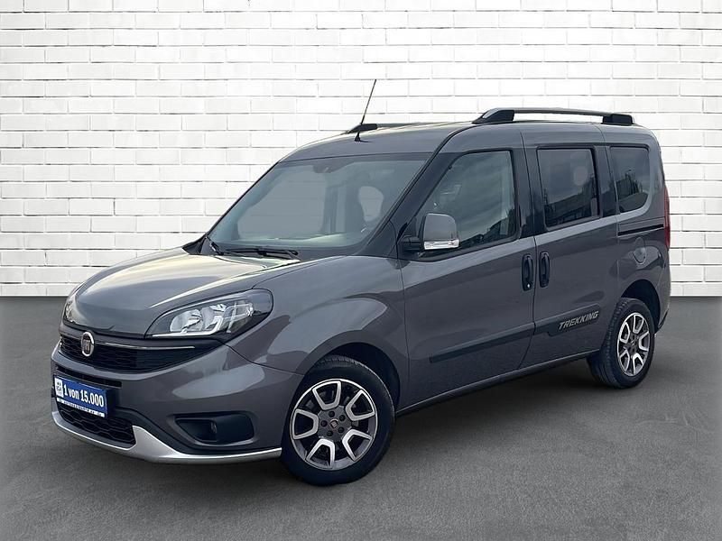 Grau metallic Gebraucht 2022 Fiat Doblò Trekking Van / Kleinbus | 22.720 € (Teuer) - Bild 1/1