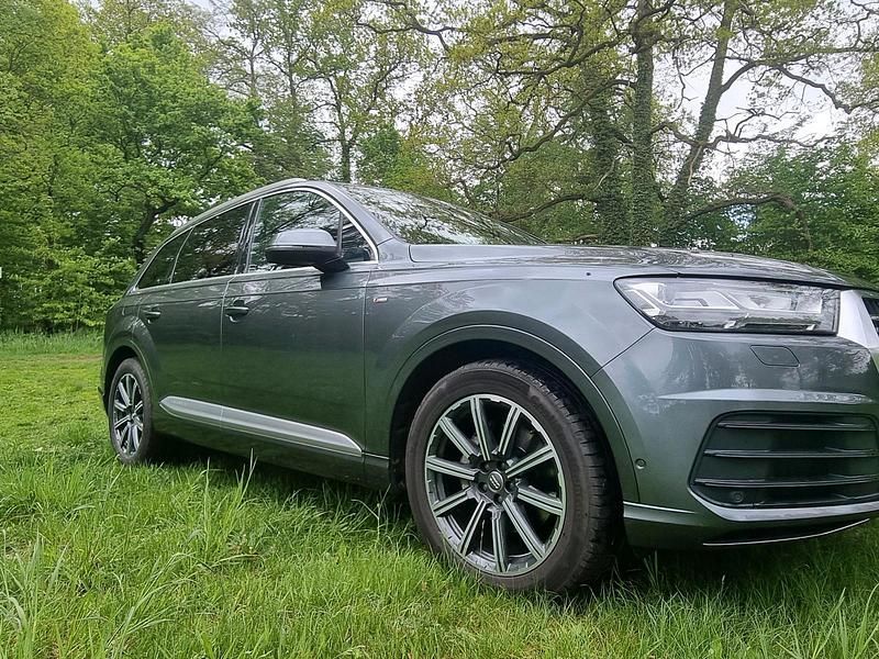 Grau Gebraucht 2015 Audi Q7 S-Line SUV | 29.999 € - Bild 1/4