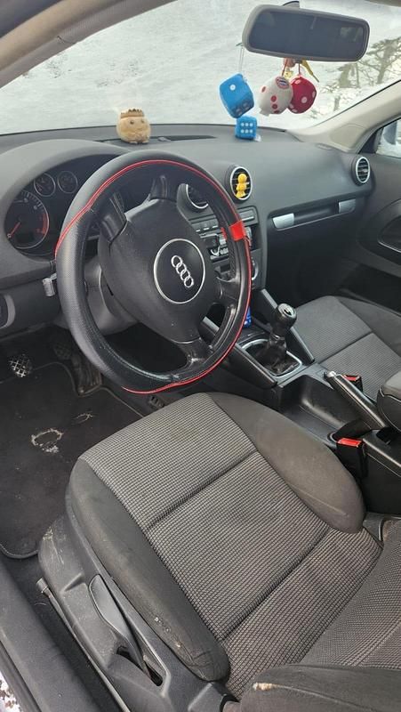 Grau Gebraucht 2003 Audi A3 Kleinwagen | 500 € (Guter Preis) - Bild 1/4