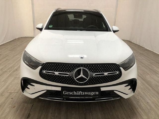 Unilack polarweiss Gebraucht 2023 Mercedes GLC220 AMG | 51.880 € (Guter Preis) - Bild 1/4
