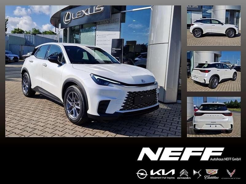Titaniumweiß metallic Neu 2025 Lexus LBX SUV | 30.990 € (Fairer Preis) - Bild 1/4