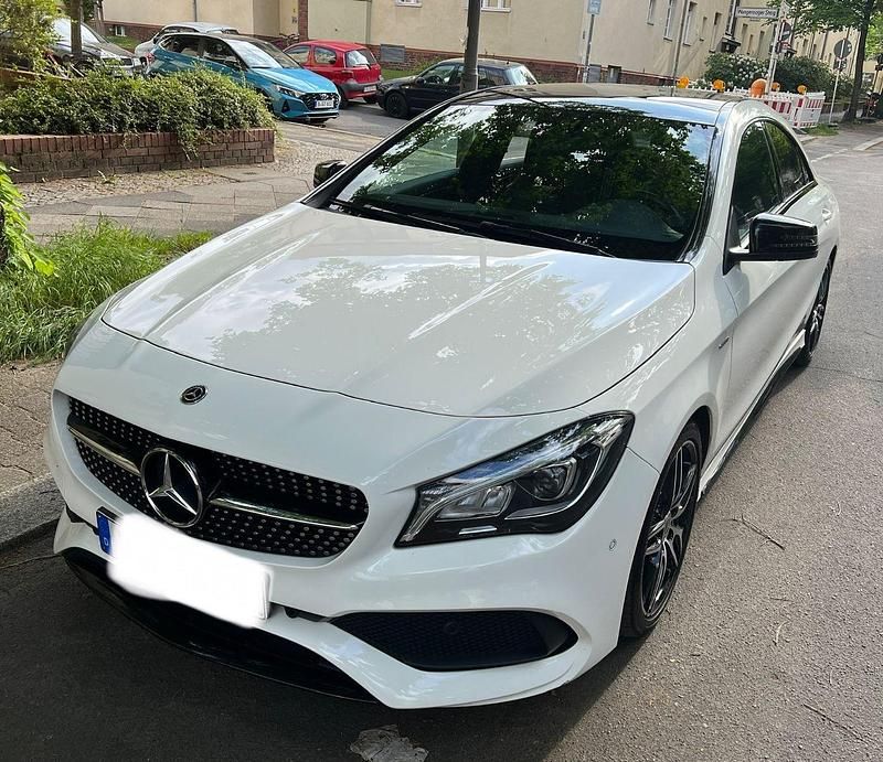 Weiß Gebraucht 2017 Mercedes CLA200 AMG line Coupé | 13.500 € (Superpreis) - Bild 1/4