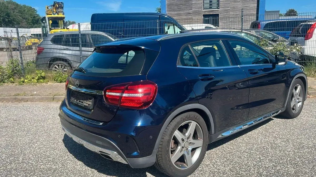 Gebraucht Mercedes GLA200 AMG 136 PS (100 kW) 2017 Blau SUV