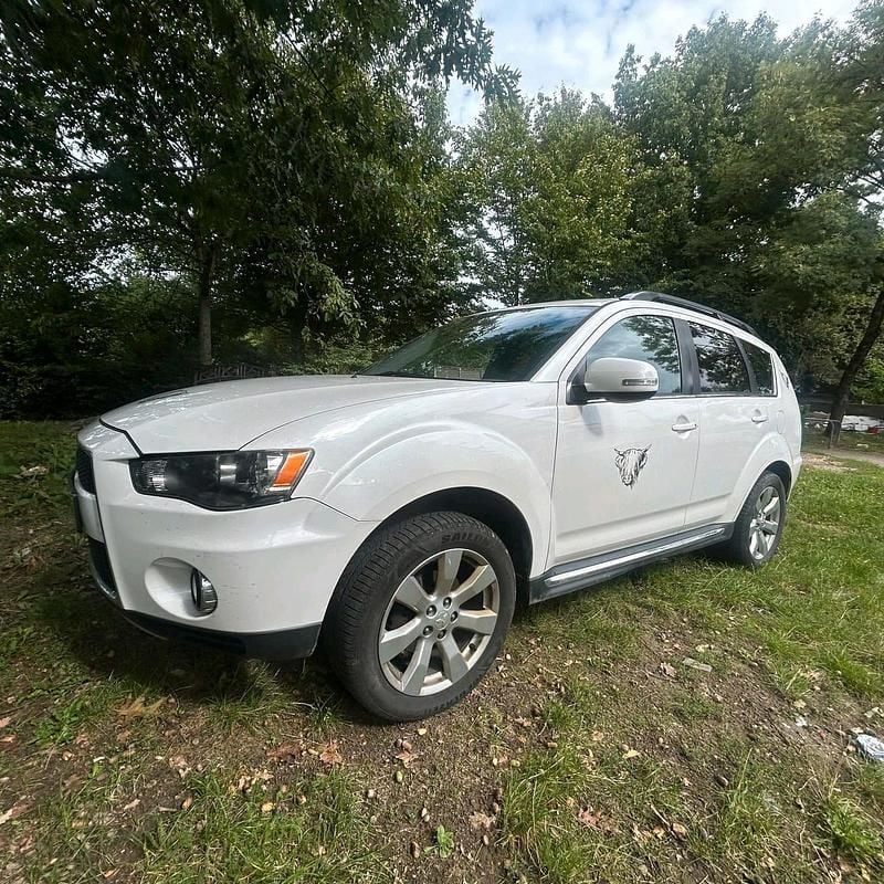 Weiß Gebraucht 2011 Mitsubishi Outlander SUV | 3.200 € (Superpreis) - Bild 1/4