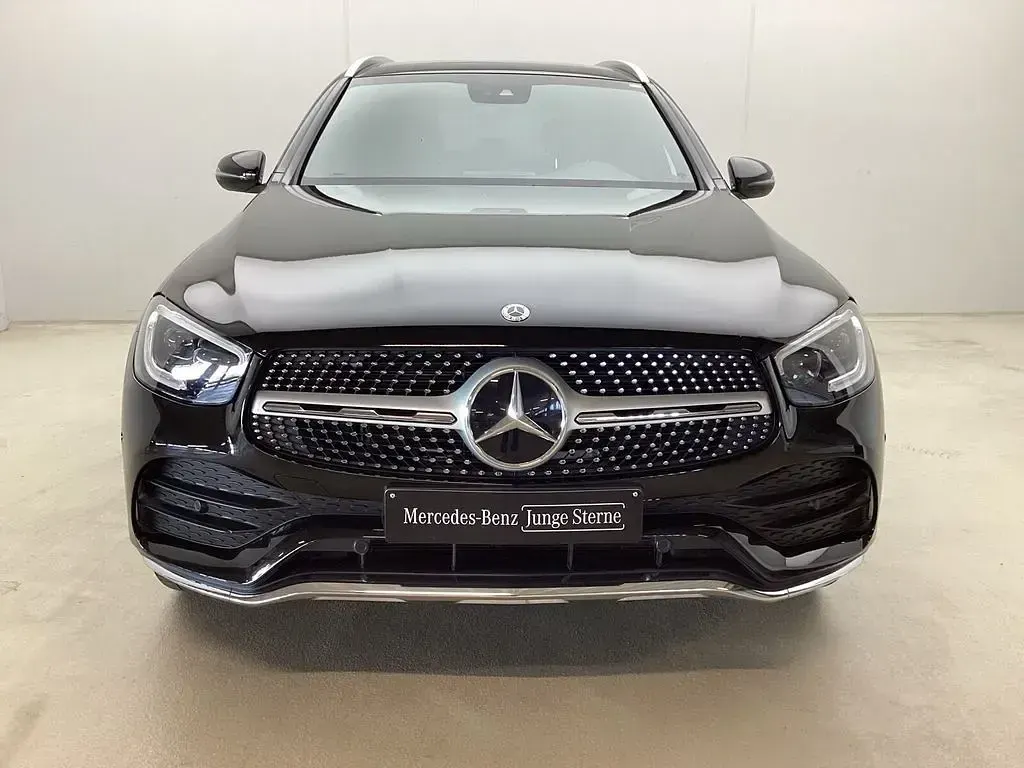 Gebraucht Mercedes GLC300 AMG line 245 PS (180 kW) 2019 Metalliclack obsidianschwarz SUV