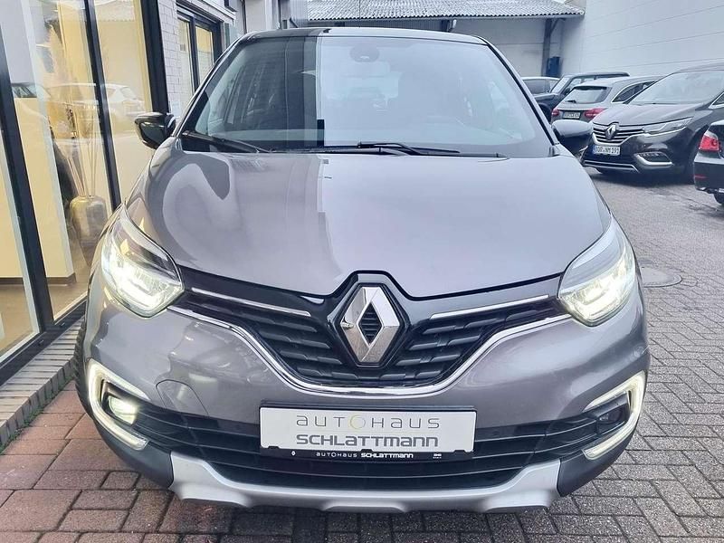 Gebraucht Renault Captur Intens 90 PS (66 kW) 2018 Stahlgrau black pearl (metallic) SUV