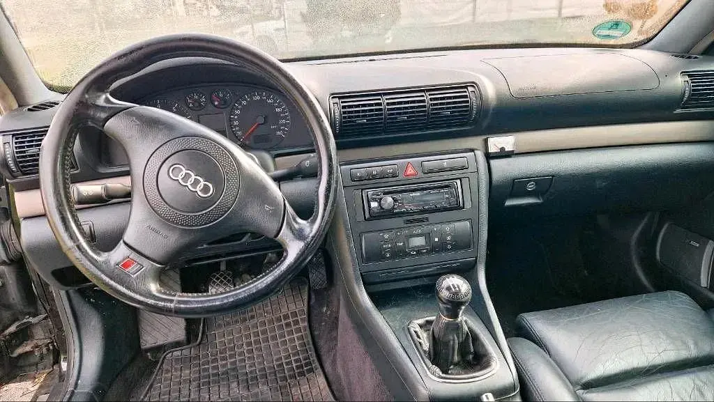 Używany Audi A4 165 KM (121 kW) 1999 Czarny Kombi