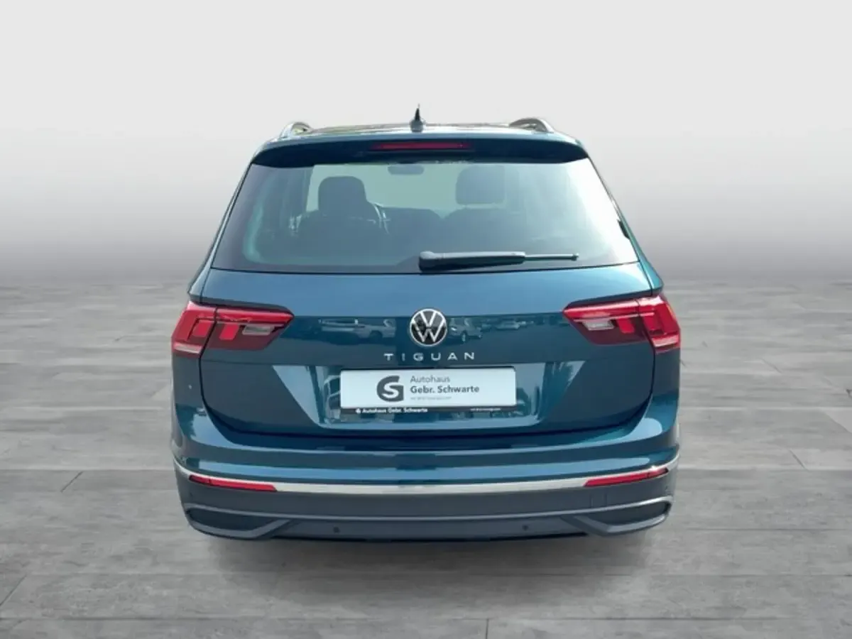 Gebraucht VW Tiguan Life 150 PS (110 kW) 2023 Blau SUV