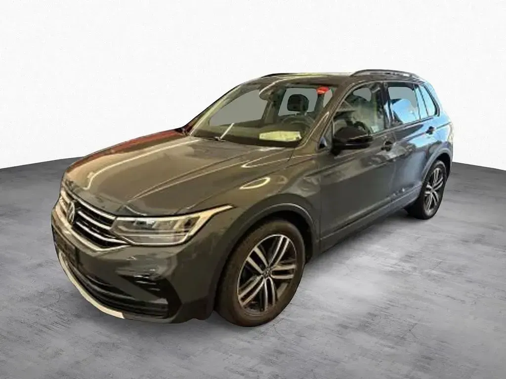 Gebraucht VW Tiguan Sport 150 PS (110 kW) 2022 Delfingrau metallic (metallic) SUV