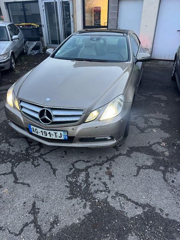 Beige Gebraucht 2009 Mercedes E250 Coupé | 4.900 € (Guter Preis) - Bild 1/4