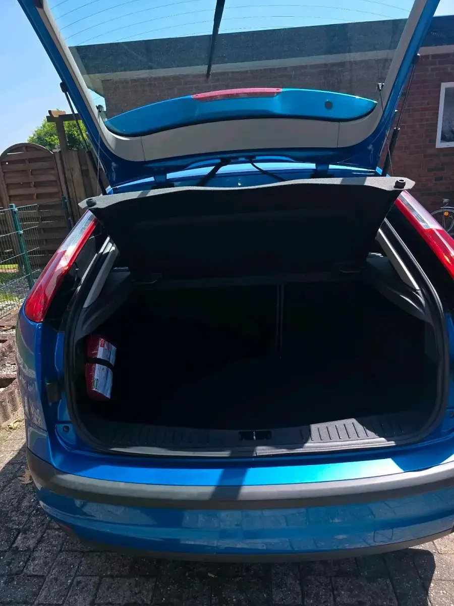 Gebraucht Ford Focus 125 PS (91 kW) 2007 Blau Kleinwagen
