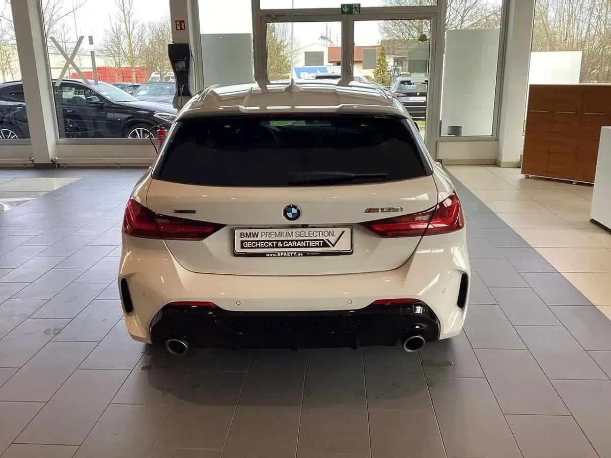 Używany BMW M135 Performance 306 KM (225 kW) 2022 Biały Hatchback