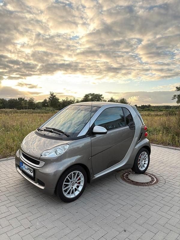 Grau Gebraucht 2011 Smart ForTwo Coupé Coupé | 5.999 € (Fairer Preis) - Bild 1/4