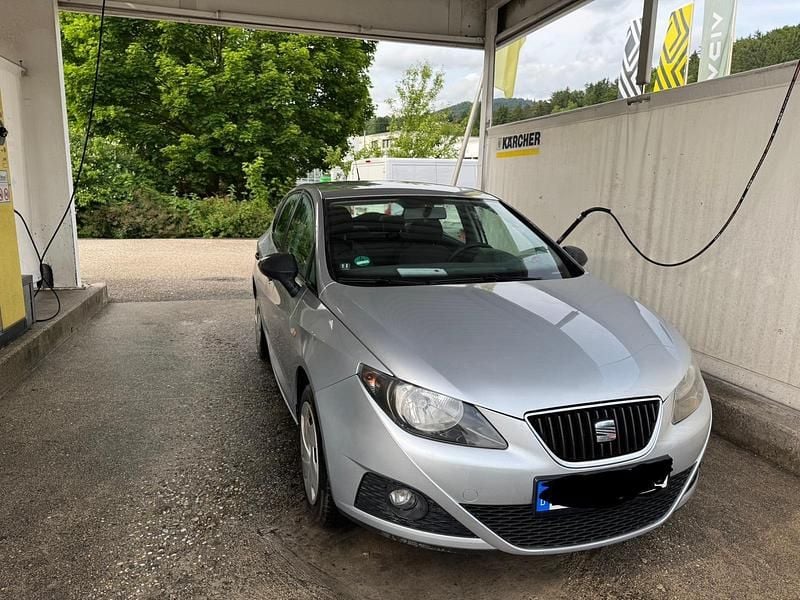 Silber Gebraucht 2011 Seat Ibiza ST Reference Kombi | 3.900 € (Guter Preis) - Bild 1/4