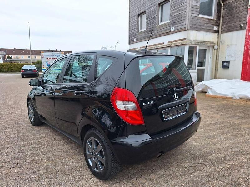 Gebraucht Mercedes A180 116 PS (85 kW) 2011 Schwarz Limousine
