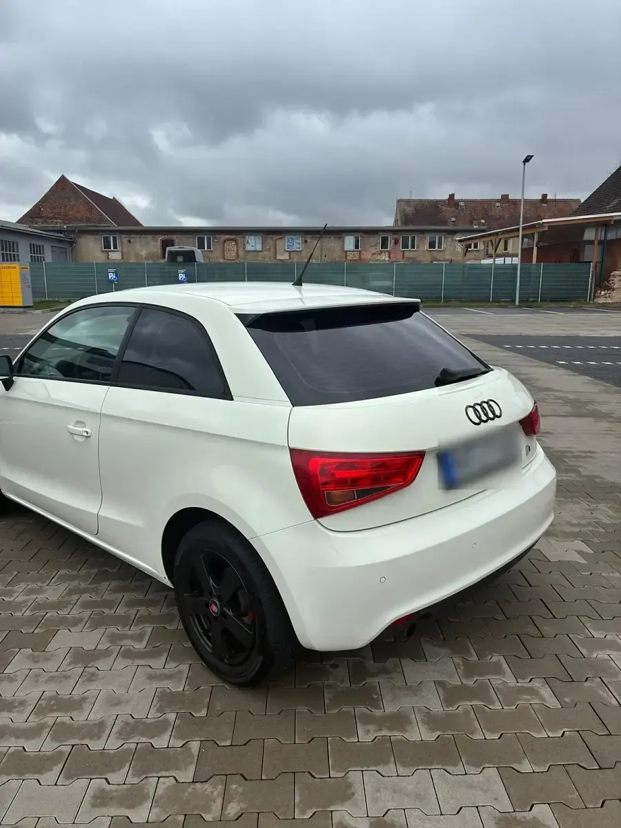 Gebraucht Audi A1 86 PS (63 kW) 2011 Weiß Kleinwagen