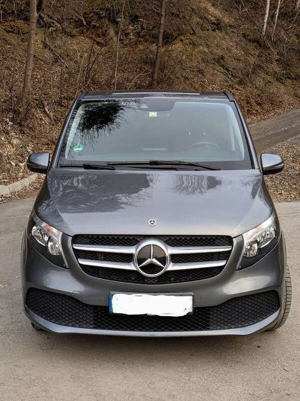 Grau Gebraucht 2019 Mercedes V220 Van / Kleinbus | 37.500 € (Fairer Preis) - Bild 1/4