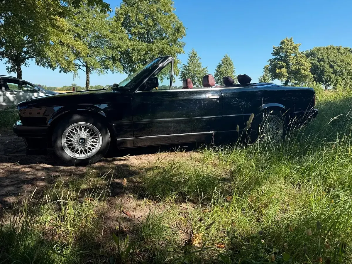 Gebraucht BMW 318 Cabriolet 113 PS (83 kW) 1991 Schwarz Cabrio