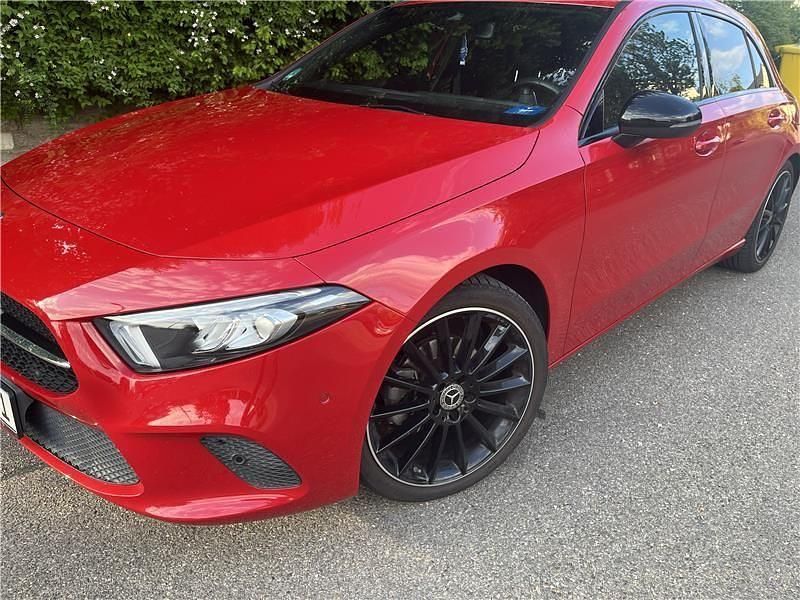 Rot Gebraucht 2019 Mercedes A180 Limousine | 18.390 € (Guter Preis) - Bild 1/4
