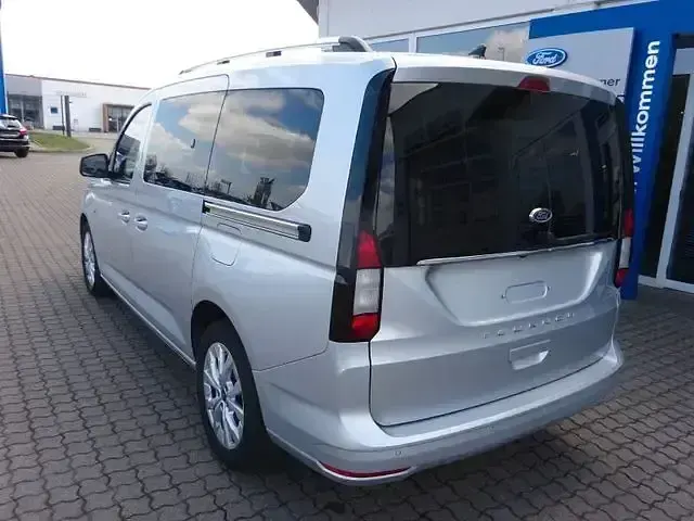 Gebraucht Ford Grand Tourneo Connect Titanium 116 PS (85 kW) 2025 Silber Van / Kleinbus