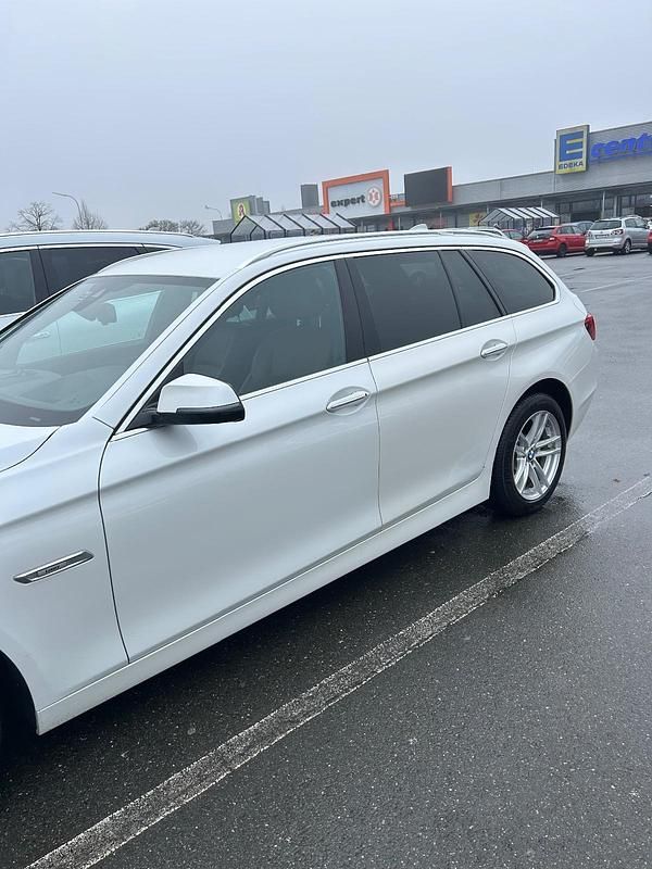 Gebraucht BMW 520 Luxury Line 195 PS (143 kW) 2015 Weiß Limousine
