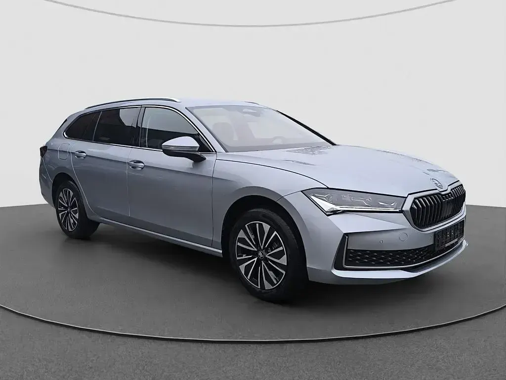 Neu Skoda Superb Selection 193 PS (141 kW) 2025 Schwarz Kombi