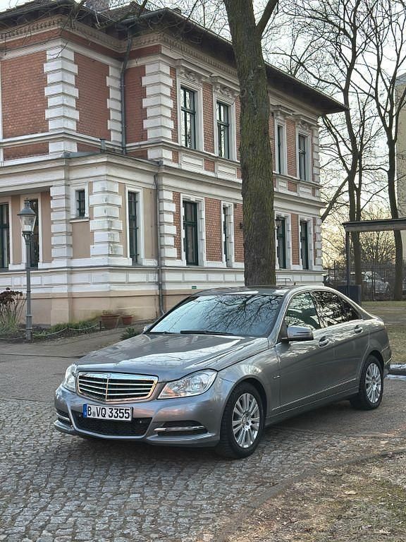 Grau Gebraucht 2011 Mercedes C200 Elegance Limousine | 6.800 € (Fairer Preis) - Bild 1/4