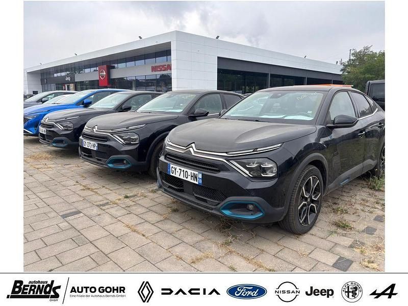 Perlaneraschwarz metallic Gebraucht 2023 Citroën e-C4 Shine Limousine | 20.480 € (Guter Preis) - Bild 1/3