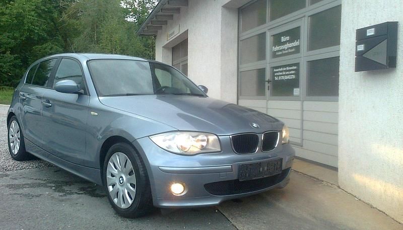 Grau Gebraucht 2005 BMW 116 Kleinwagen | 3.499 € (Fairer Preis) - Bild 1/4