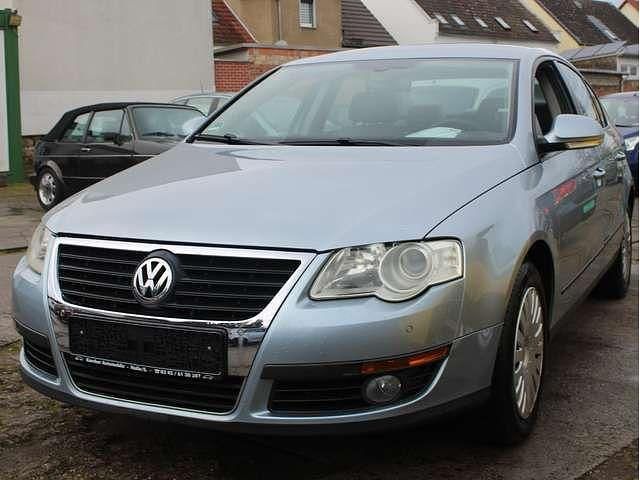 Gebraucht VW Passat Trendline 102 PS (75 kW) 2005 Arctic blue silver metallic Limousine