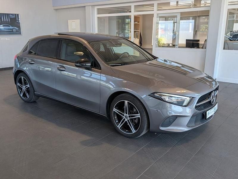 Grau Gebraucht 2020 Mercedes A200 Night Limousine | 26.950 € (Fairer Preis) - Bild 1/4