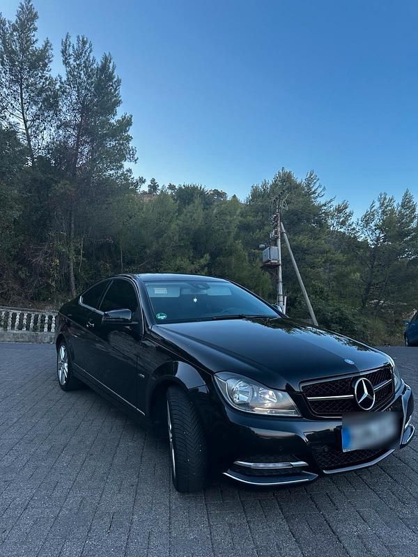 Schwarz Gebraucht 2011 Mercedes C220 Coupé | 9.000 € (Fairer Preis) - Bild 1/4